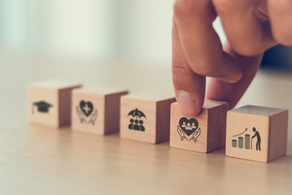 cubi di legno con disegni